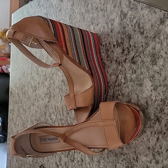 Steve Madden Wedge Heels - Picture 1 of 2